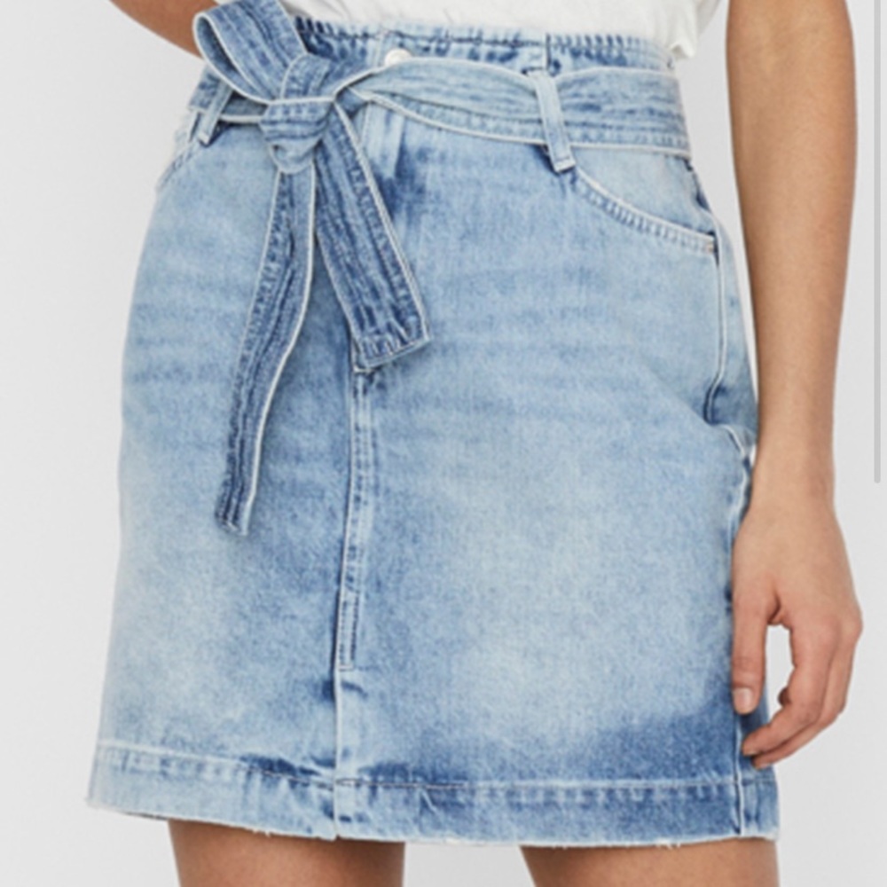 Vero Moda high rise denim skirt size small